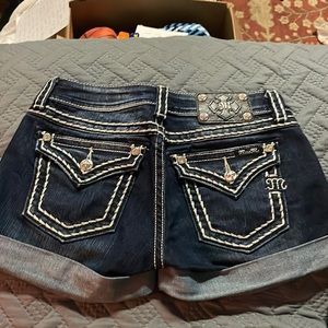 Miss Me Shorts • Size 27